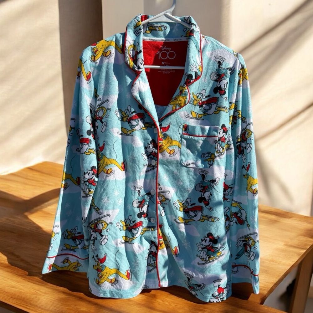 Disney Men's Light Blue Mickey Mouse Button Down pajamas Shirt Size Large